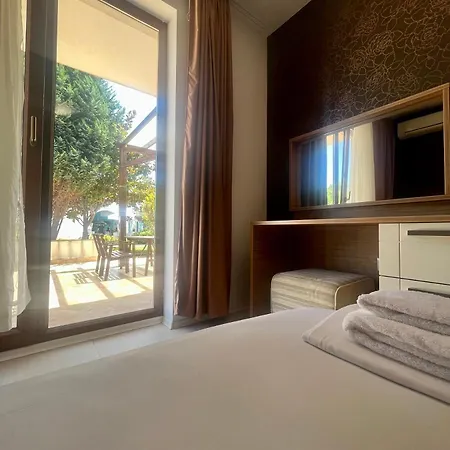 Paradise Garden تشيرنوموريتس