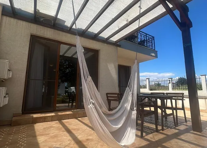 Otel Paradise Garden Chernomorets